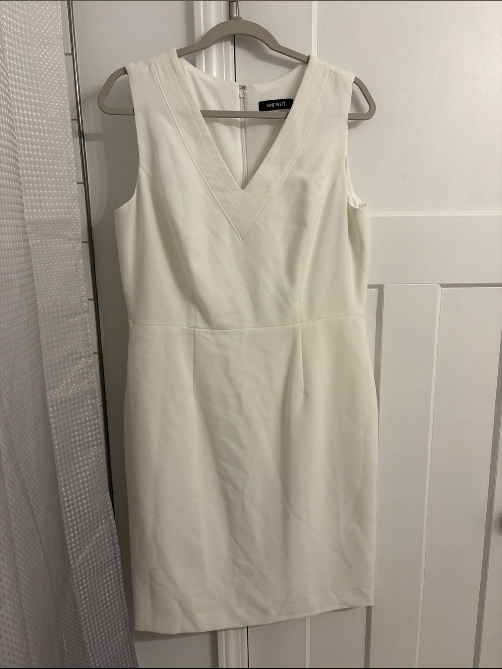 Nine West White sleeveless sheath dress  with V neckline - Size 12